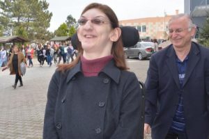 18 yaş altı d&uuml;nyanın en uzun boylu kızı YGS'ye yatak &uuml;zerinde girdi