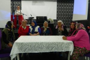 CHP Nil&uuml;fer Kadın Kolları fark yaratan kadınları ağırladı