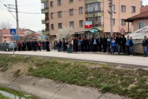 4 katlı binanın &ccedil;atısında &ccedil;ıkan yangın korkuttu