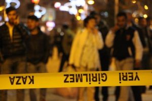 &Ouml;yle de &ouml;leceğiz b&ouml;yle de deyip bombanın &ouml;n&uuml;nden ge&ccedil;ti