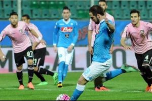 Napoli golc&uuml;s&uuml;yle g&uuml;ld&uuml;!