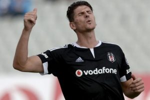 Mario Gomez, kul&uuml;p tarihine ge&ccedil;meyi hedefliyor