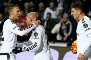 Beşiktaş'ta Oğuzhan'ın da sakatlanması g&ouml;zleri kul&uuml;beye &ccedil;evirdi
