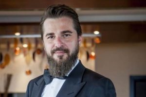 Engin Altan D&uuml;zyatan'ın sergi merakı..