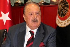 Gen&ccedil;ler'den buruk kutlama!