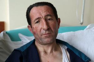 Kahraman şof&ouml;r yaralı halde yolculara yardım etti
