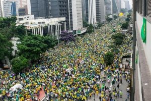 Brezilya'da Rousseff karşıtı g&ouml;steriler d&uuml;zenlendi
