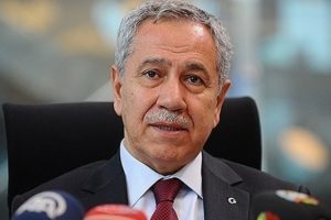 B&uuml;lent Arın&ccedil;: Ter&ouml;rden medet umanları nefretle lanetliyorum