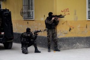 Şanlıurfa'da 'ter&ouml;r' operasyonu: 3 g&ouml;zaltı