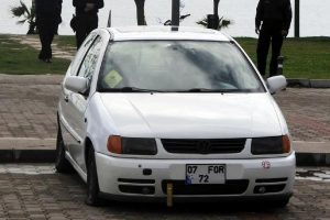 Antalya'da otoparkta ş&uuml;pheli ara&ccedil; alarmı
