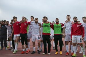 13 haftadır bileğini b&uuml;kebilen yok!