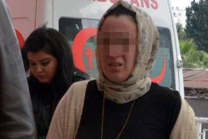 Adana'da sokak ortasında koca dayağı