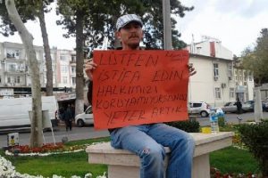Ankara saldırısına tek kişilik protesto