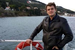 Bursa'da selfie yapmak isterken d&uuml;ş&uuml;p &ouml;len gen&ccedil; Isparta'da toprağa verildi