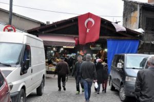 Elazığ esnafından ter&ouml;re bayraklı tepki