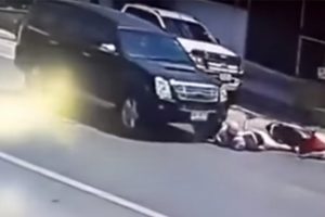 Bir anda cipin &ouml;n&uuml;ne devrildiler