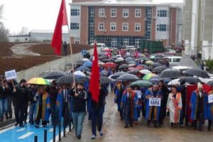 Giresun &Uuml;niversitesi'nde Ankara saldırısı protesto edildi