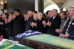 Kılı&ccedil;daroğlu, ter&ouml;r saldırısında hayatını kaybedenlerin cenaze namazına katıldı