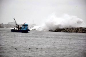 Zonguldak'ta dev dalgalar