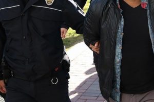 Mersin'de ter&ouml;r operasyonu: 14 g&ouml;zaltı