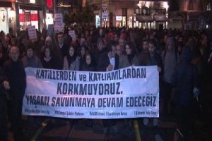 İstanbul'daki eyleme TOMA'larla m&uuml;dahale...