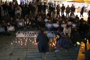 Halk Evleri'nden karanfilli ve mumlu ter&ouml;r protestosu