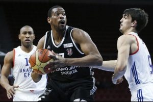Anadolu Efes, Beşiktaş'ı devirdi!
