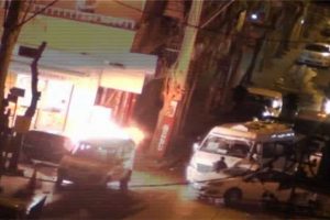 Diyarbakır'da &ccedil;atışma anı an be an g&ouml;r&uuml;nt&uuml;lendi!