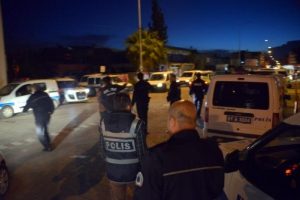 Adana merkezli 4 ilde silah ka&ccedil;ak&ccedil;ılığı operasyonu
