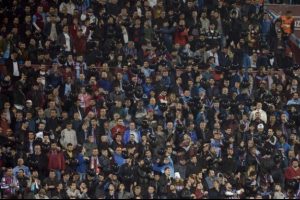 Trabzonspor, Beşiktaş ma&ccedil;ında T&uuml;rk bayrağı dağıtacak