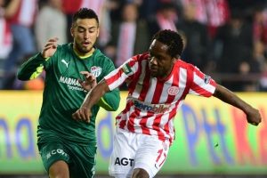 Antalyaspor ma&ccedil;ında g&ouml;rd&uuml;kleri kartlarla Jem ve Stoch cezalı duruma d&uuml;şt&uuml;