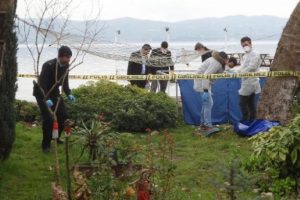 Sapanca'da g&ouml;l kenarında bebek cesedi bulundu