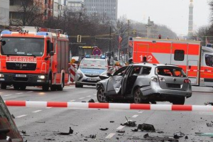 Berlin'de ara&ccedil; patladı!