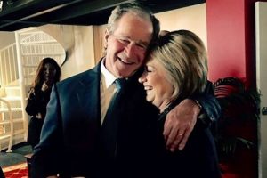 ABD Bush ile Clinton'ın kucaklaşmasını konuşuyor