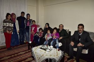 Bursa Yıldırım'da Başkan Edebali'den ev ziyaretleri