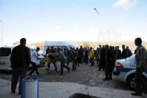 G&ouml;lbaşı'nda otomobil yayaya &ccedil;arptı: 1 &ouml;l&uuml;, 2 yaralı