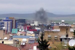 Nusaybin'de barikatlar imha ediliyor