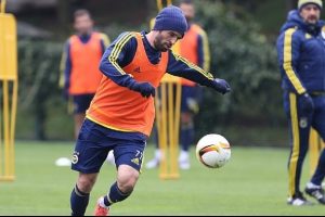 Fenerbah&ccedil;e'de G&ouml;khan takımla birlikte &ccedil;alıştı