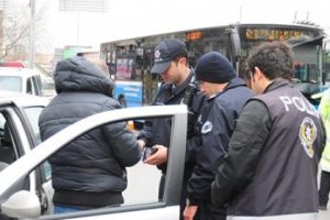Polis Ankara'da &uuml;&ccedil;&uuml;nc&uuml; failin peşinde