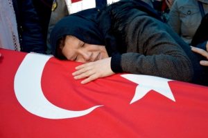 "Yavrumun tek su&ccedil;u durakta otob&uuml;s beklemekti"