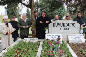 Erol B&uuml;y&uuml;kbur&ccedil; mezarı başında ilahilerle anıldı