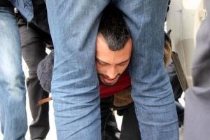 Kayınvalide cinayeti duruşması sonrası kavga: 5 g&ouml;zaltı