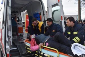 Polisten ka&ccedil;arken kaza yapan otomobilde 2 kişi yaralandı