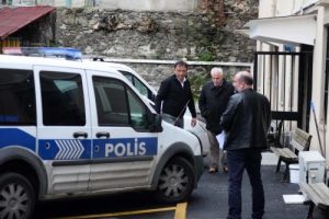 K&ouml;pr&uuml;ye aracını terk eden s&uuml;r&uuml;c&uuml; serbest kaldı