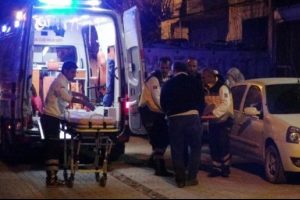 Balkondan d&uuml;şen gen&ccedil; kız yaralandı