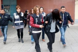 4 ilde PKK operasyonu: 22 g&ouml;zaltı
