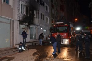Yangında can pazarı: 17 kişi dumandan etkinlendi