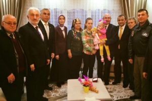 Şehit polisin ailesine ev hediye edildi