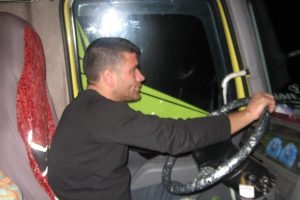 Bursa'da direksiyon başında kalp krizi ge&ccedil;iren TIR s&uuml;r&uuml;c&uuml;s&uuml; &ouml;ld&uuml;