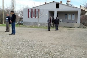 Şehit polisin baba ocağına ateş d&uuml;şt&uuml;